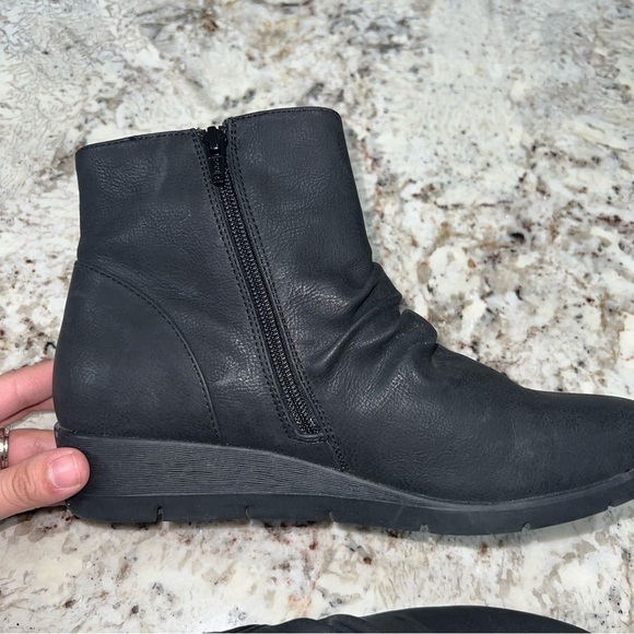 Cliffs by White Mountain Black Matte Terry Heeled Wedge Bootie Size 9.5M - Picture 9 of 12